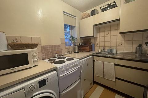 Studio to rent, Bluebell Rise, Lightwater, Surrey, GU18