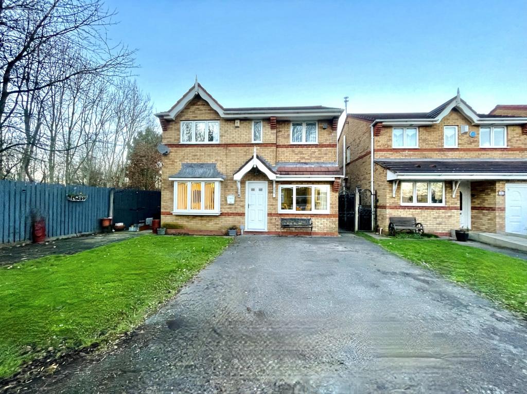 St. Christophers Drive, Liverpool L36 4 bed detached house £300,000