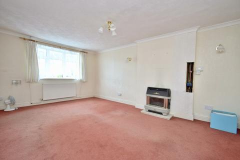3 bedroom terraced house for sale - Elstree Avenue, Netherhall, Leicester, LE5