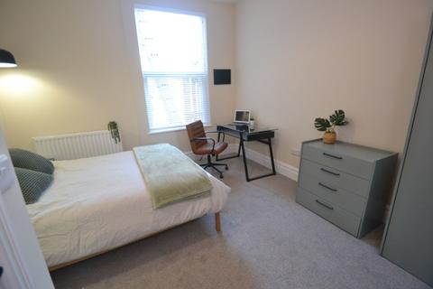 3 bedroom flat to rent, Musters Road , Nottingham NG2