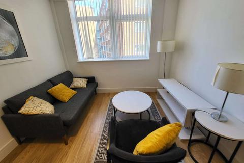2 bedroom flat to rent, Larporte Way, Luton LU4