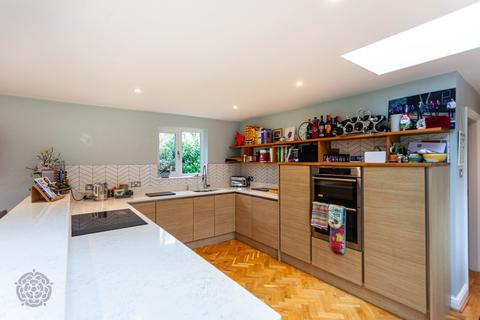 1 Sandfield Drive, Lostock, Bolton, BL6 4DU