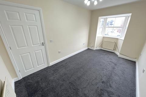 3 bedroom semi-detached house to rent, Hartshill, Stoke-on-Trent ST4