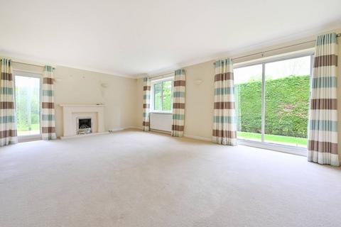 5 bedroom detached house to rent, Heathway, East Horsley, Leatherhead, KT24