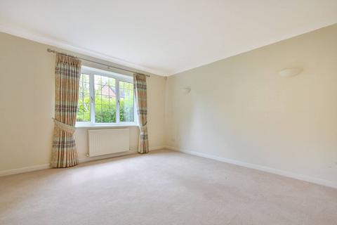 5 bedroom detached house to rent, Heathway, East Horsley, Leatherhead, KT24