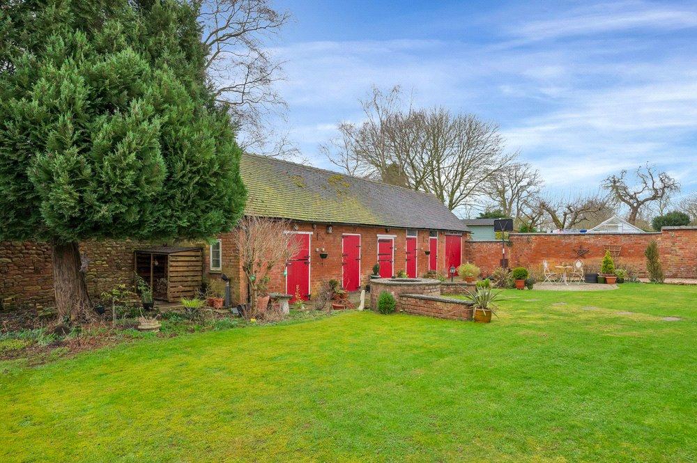 Garden &amp; Outbuilding