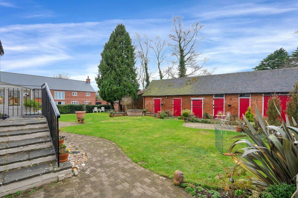 Garden &amp; Outbuilding