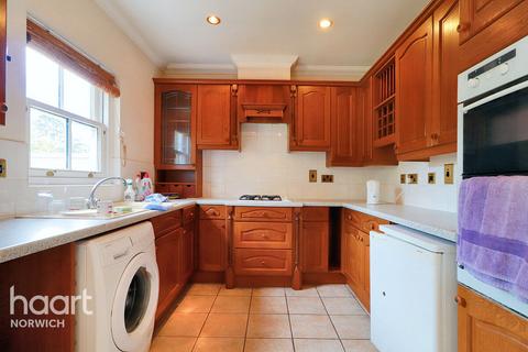 4 bedroom terraced house for sale, St Andrews Park, Norwich