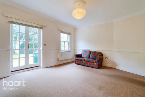 4 bedroom terraced house for sale, St Andrews Park, Norwich