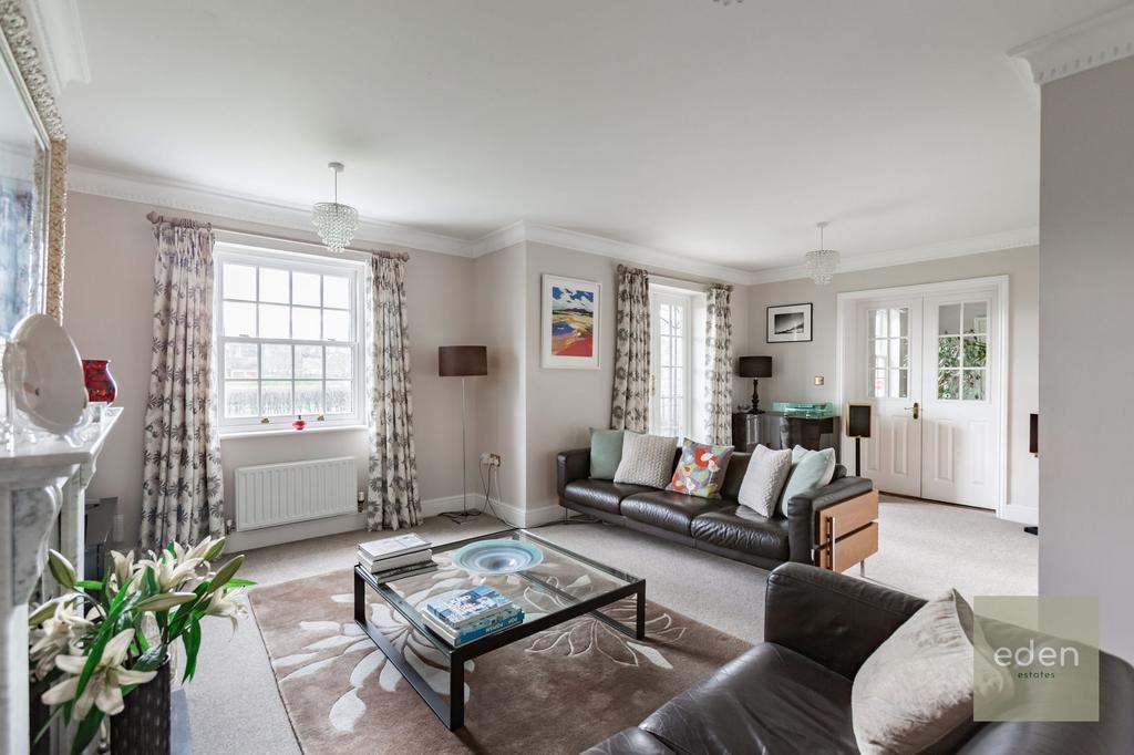 Maypole Drive, Kings Hill, ME19 5 bed terraced house for sale £625,000