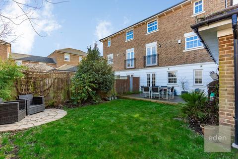 5 bedroom terraced house for sale, Maypole Drive, Kings Hill, ME19