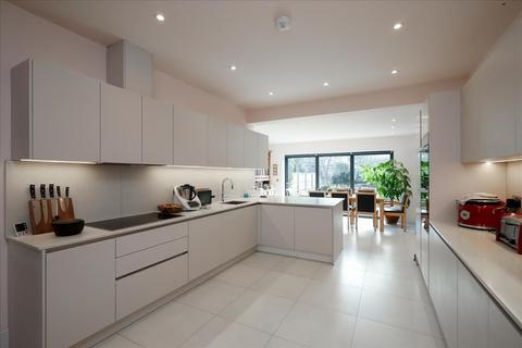 35 Niagara Avenue, London, W5 4UD