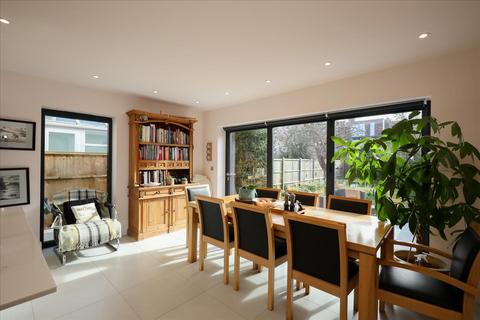35 Niagara Avenue, London, W5 4UD