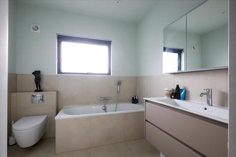 35 Niagara Avenue, London, W5 4UD