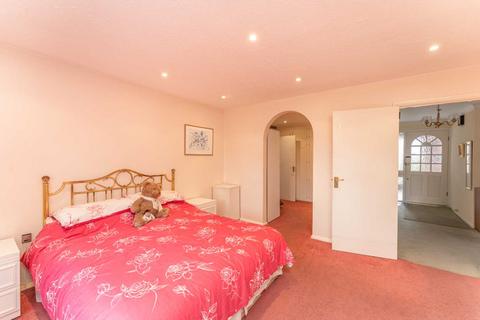 29 Lodge Avenue, Elstree, Borehamwood, WD6 3NA