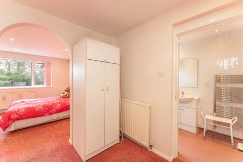 29 Lodge Avenue, Elstree, Borehamwood, WD6 3NA