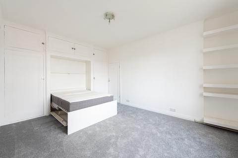 Studio to rent, Gilling Court, Belsize Grove, London, NW3