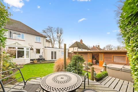 7 Highwoods, Leatherhead, KT22 8RR
