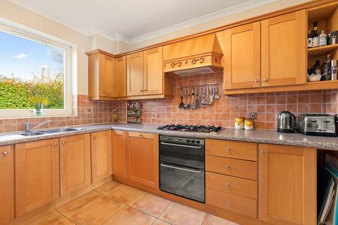 7 Highwoods, Leatherhead, KT22 8RR