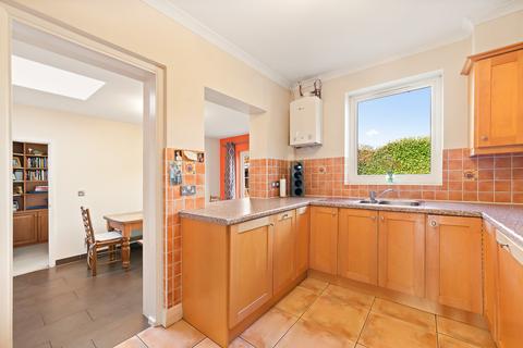 7 Highwoods, Leatherhead, KT22 8RR