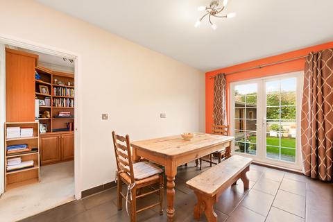 7 Highwoods, Leatherhead, KT22 8RR