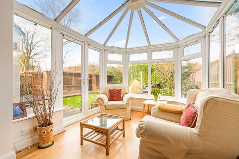 7 Highwoods, Leatherhead, KT22 8RR