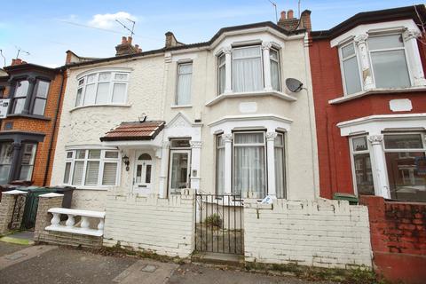 3 bedroom terraced house for sale - Blenheim Road, London E17