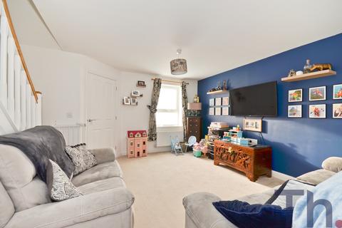 3 bedroom semi-detached house for sale - East Cowes PO32
