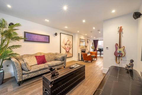 3 bedroom terraced house for sale, Calvin Street, Spitalfields, London, E1