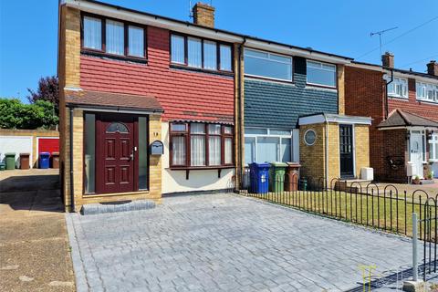 3 bedroom semi-detached house for sale, Hollowfield Avenue, Grays RM17