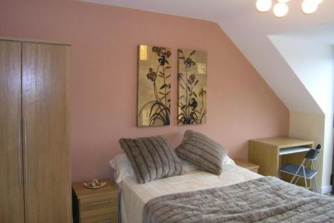 4 bedroom house to rent, Bentley Lane, Leeds