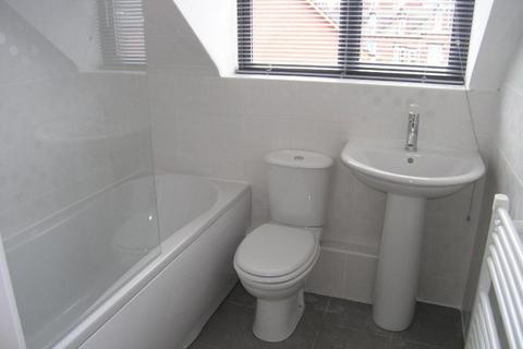 4 bedroom house to rent, Bentley Lane, Leeds
