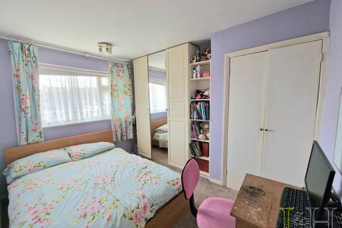 3 bedroom terraced house for sale, Nunns Way, Grays RM17