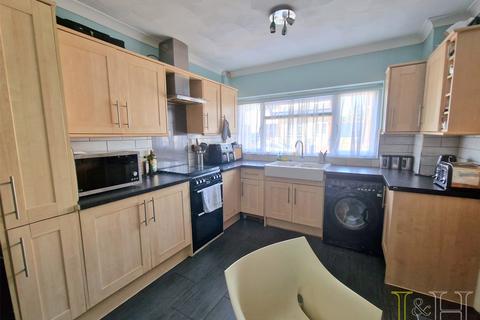 3 bedroom terraced house for sale, Nunns Way, Grays RM17