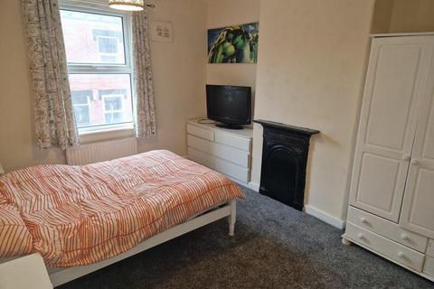 2 bedroom house to rent - Harold Mount, Leeds LS6