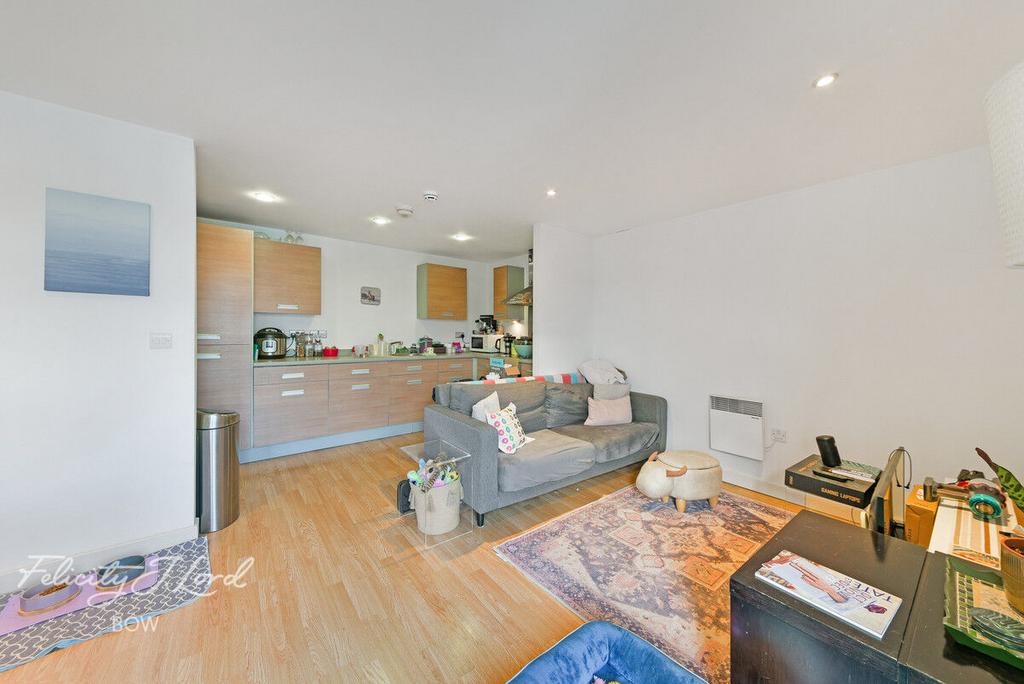 Tredegar Road, London, E3 2 bed apartment for sale £425,000