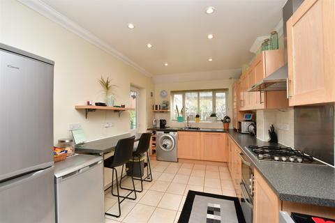11 Avocet Walk, Iwade, Sittingbourne, ME9 8WS