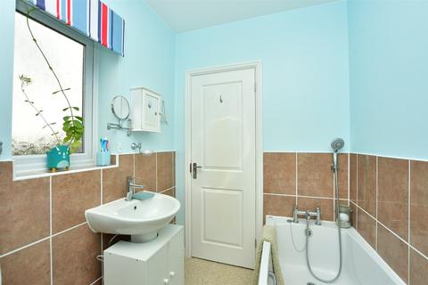 11 Avocet Walk, Iwade, Sittingbourne, ME9 8WS