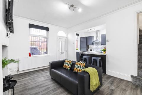 2 bedroom house to rent, Queens Road, Leeds LS6
