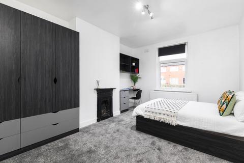 2 bedroom house to rent, Queens Road, Leeds LS6
