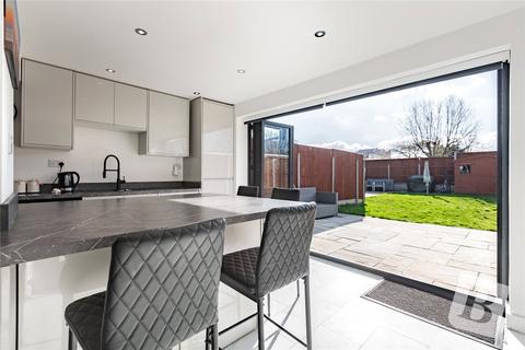 3 Lynbrook Close, Rainham, RM13 8DD