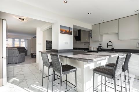 3 Lynbrook Close, Rainham, RM13 8DD