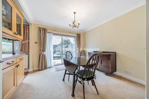 9 Hollybrake Close, Chislehurst, BR7 6NT