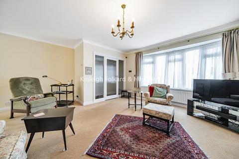 9 Hollybrake Close, Chislehurst, BR7 6NT