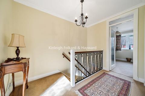 9 Hollybrake Close, Chislehurst, BR7 6NT