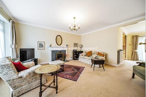 9 Hollybrake Close, Chislehurst, BR7 6NT