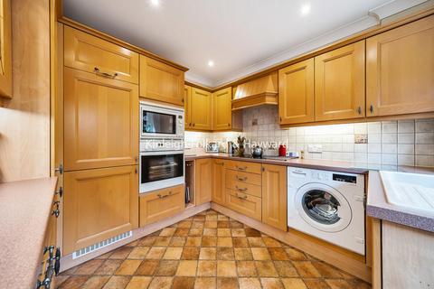 9 Hollybrake Close, Chislehurst, BR7 6NT
