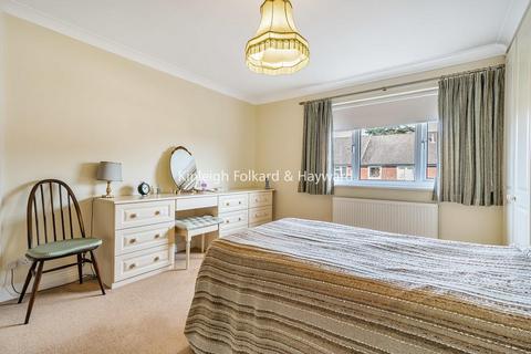 9 Hollybrake Close, Chislehurst, BR7 6NT