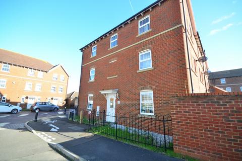 3 bedroom semi-detached house to rent - Easton Drive Great East Hall ME10