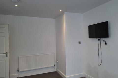 2 bedroom flat to rent, London Road, Fletton, Peterborough, Cambridgeshire. PE2 8BB